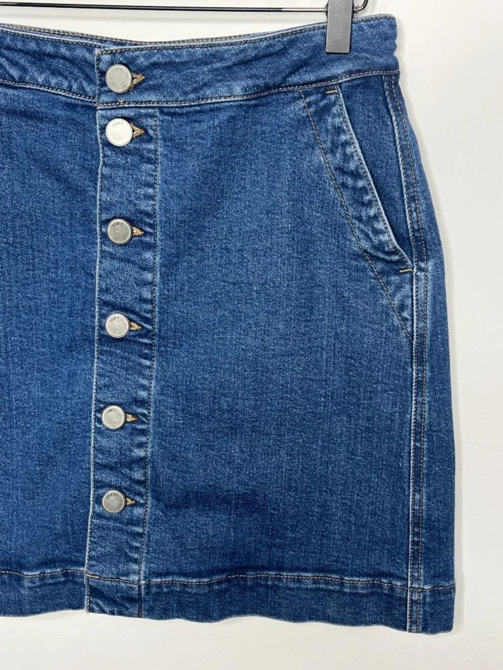 LOFT Denim Mini Skirt Womens 2 Blue Button Front Stretch Casual